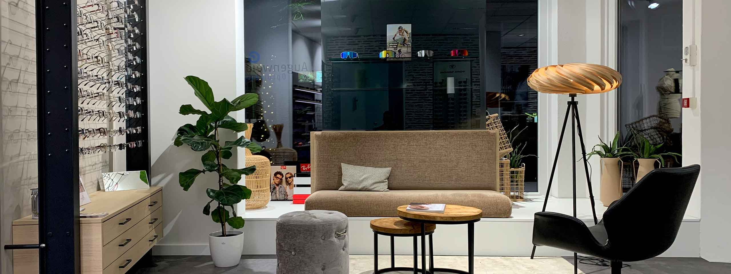 Innenansicht eines Optikgeschäfts